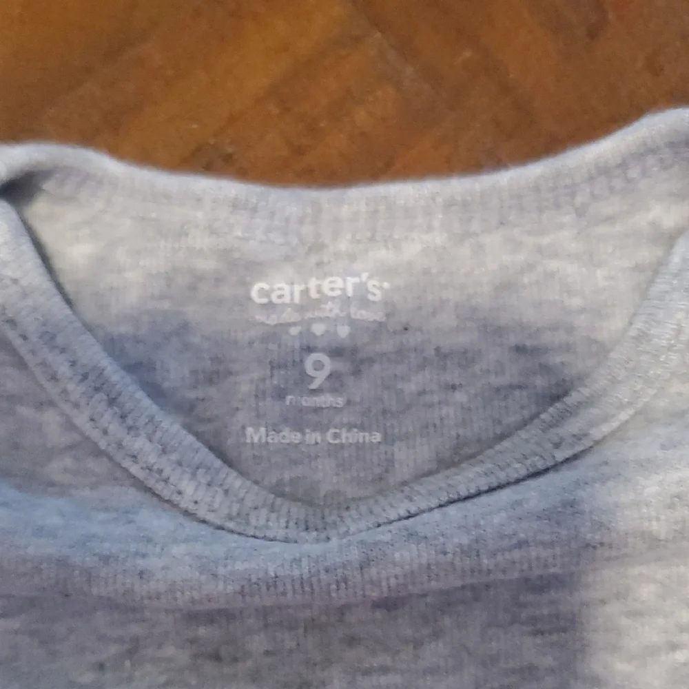🐻   Carter's Gray Bodysuit Short Sleeve Snap Closure